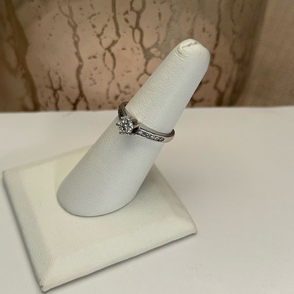 14K NATURAL DIAMOND ENGAGEMENT RING - Picture 4 of 5